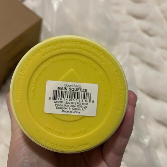 Hydrojug Sport Main Squeeze Lemons Bottle 32 Oz. - Picture 4 of 5